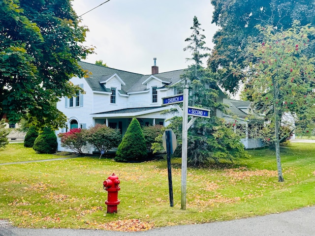 view of front of home with a front yard