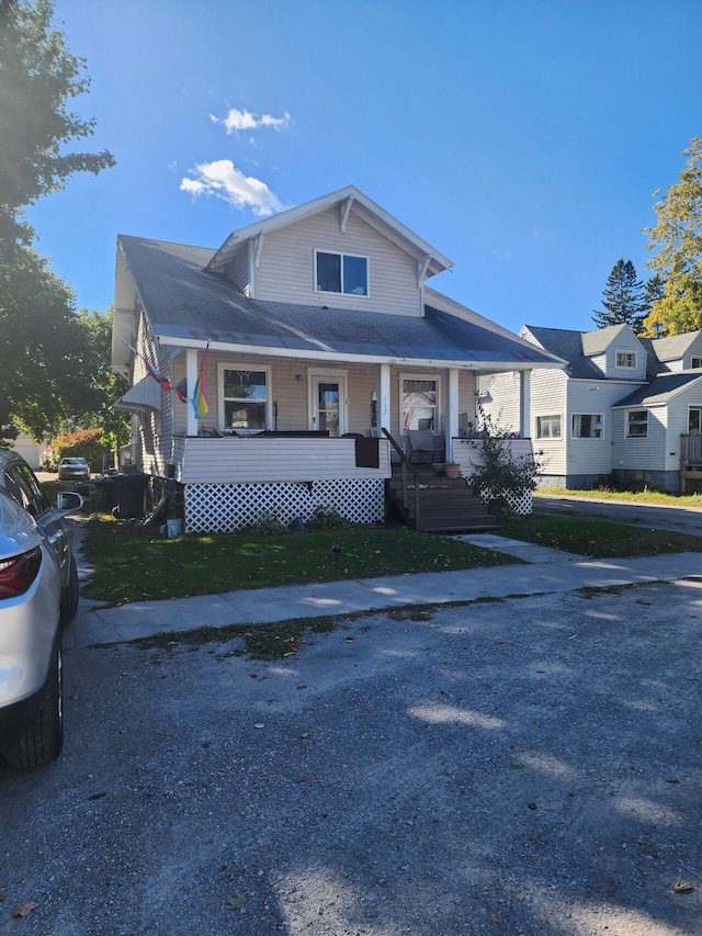 view of front of home featuring a porch