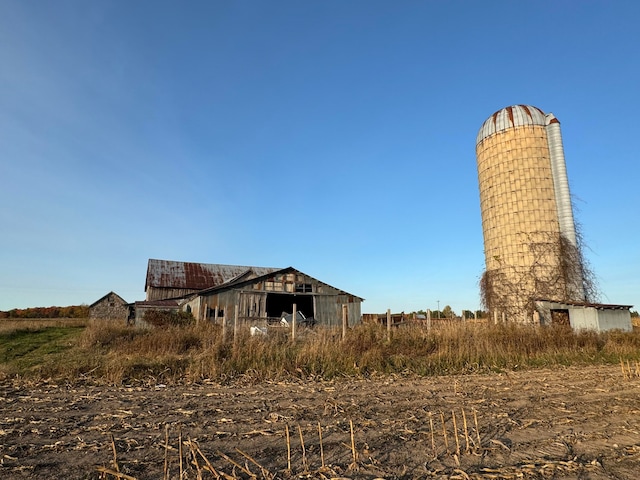 exterior space featuring a rural view