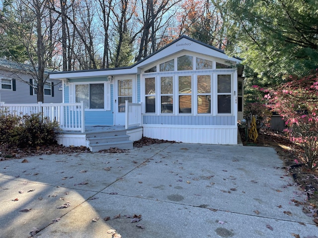 manufactured / mobile home with a sunroom