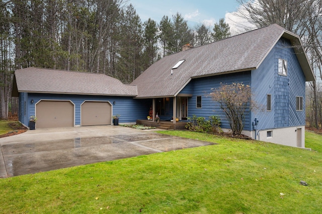 view of front of house featuring a front lawn and a garage