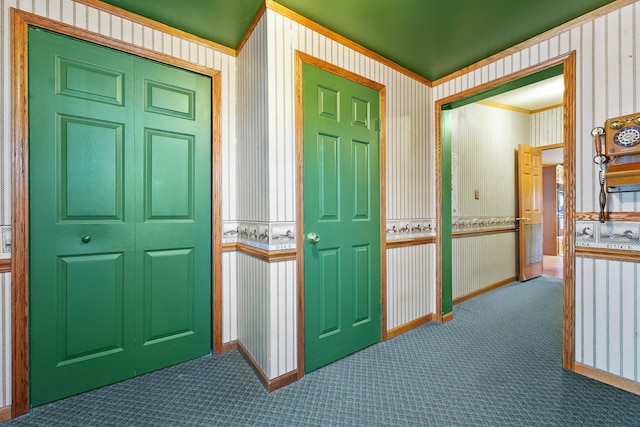 entrance to property featuring covered porch