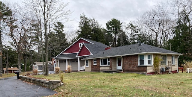 view of front of house with covered porch and a front lawn