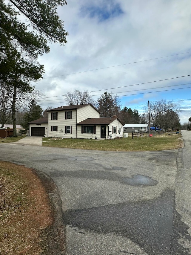 view of front facade featuring a front lawn and a garage