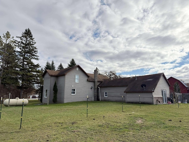 back of house featuring a yard