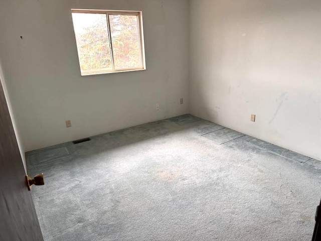 unfurnished room with carpet floors