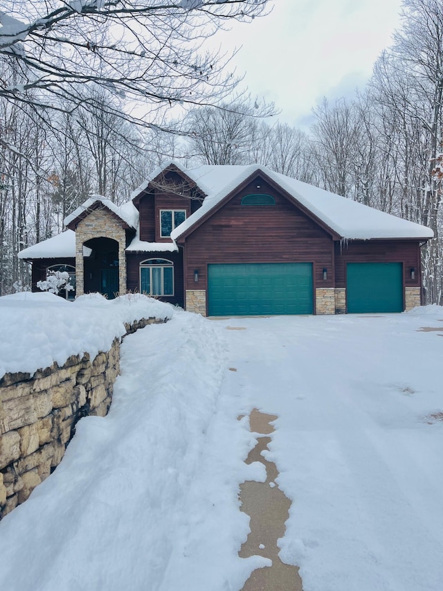 view of front facade with a garage