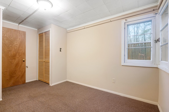 unfurnished bedroom with carpet flooring and a closet