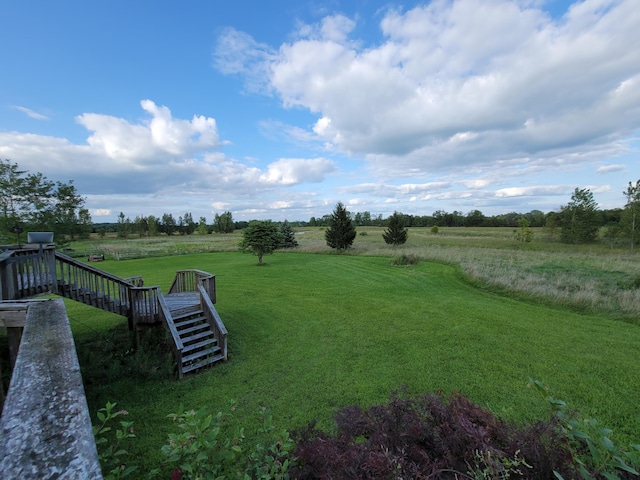 view of yard featuring a rural view