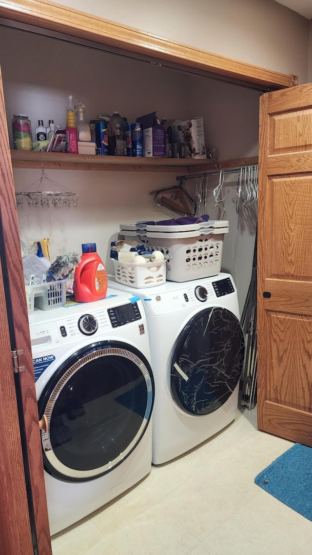 washroom featuring laundry area and independent washer and dryer