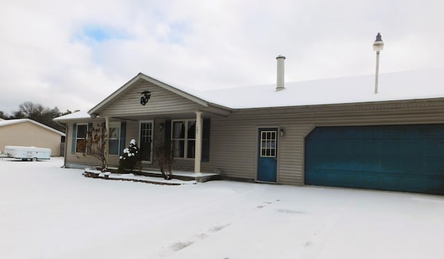 view of front facade featuring a garage