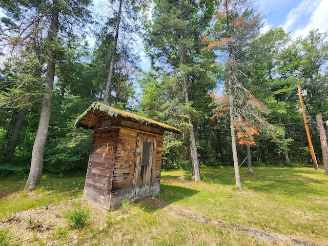 view of outbuilding featuring a yard