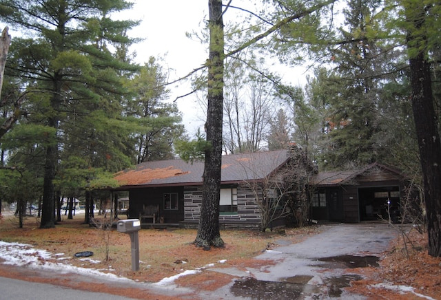 view of front of house with a garage