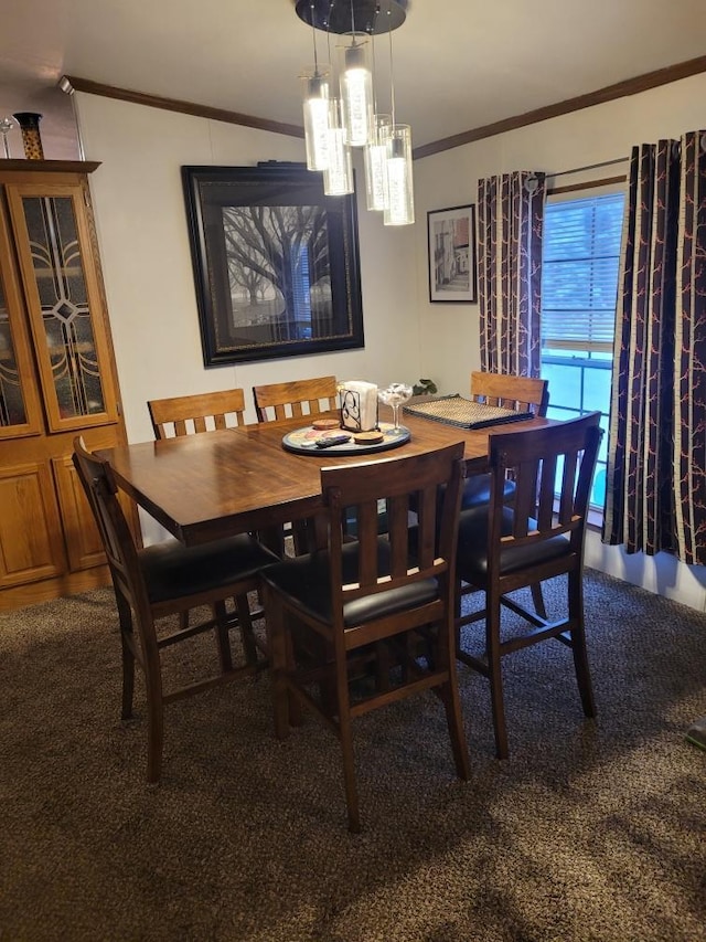 dining room featuring an inviting chandelier, ornamental molding, and carpet