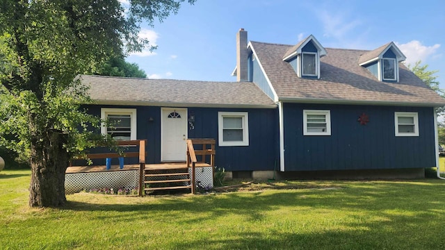 view of front facade with a front lawn