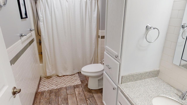 bathroom with vanity, toilet, and a shower with shower curtain