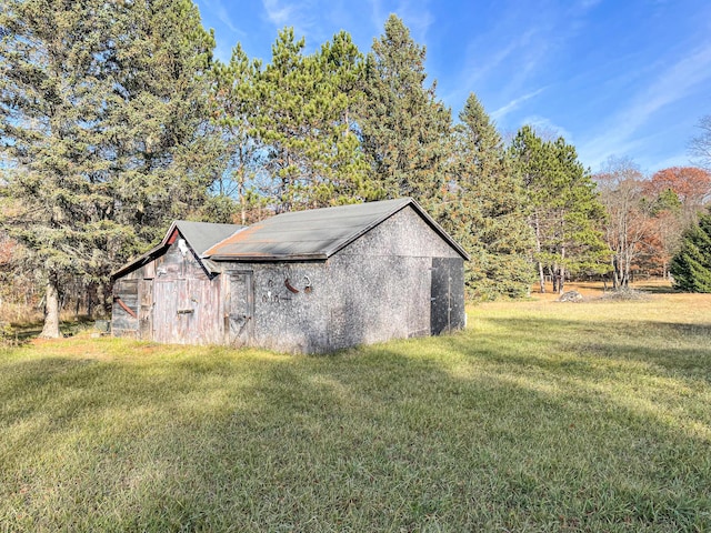 view of outbuilding featuring a lawn