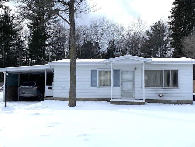 manufactured / mobile home with a carport