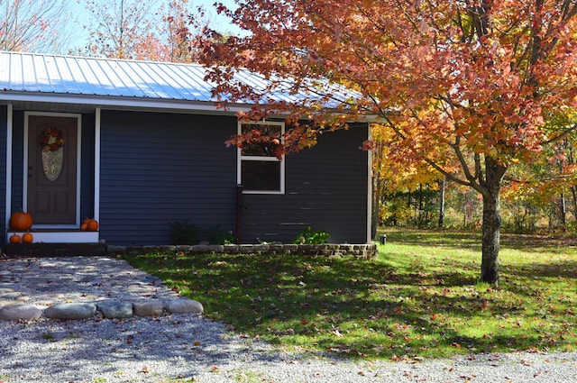 exterior space with a lawn