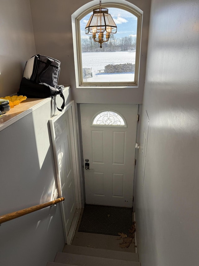 entryway with an inviting chandelier