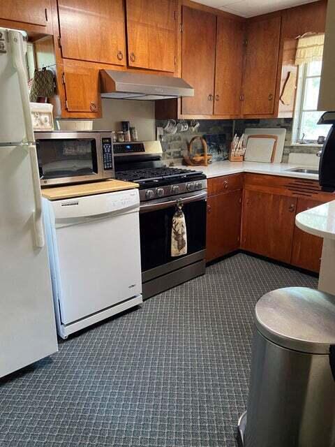 kitchen with appliances with stainless steel finishes, sink, and decorative backsplash