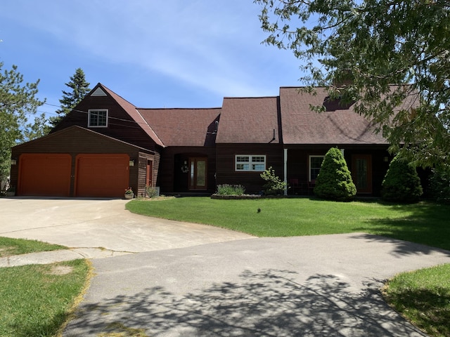 view of front facade featuring a garage and a front lawn