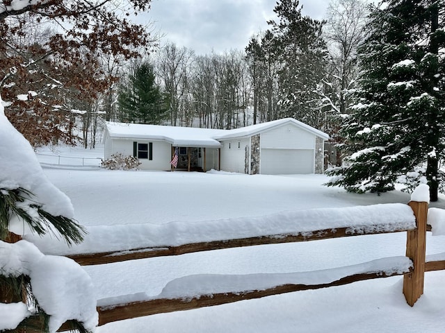 view of front facade featuring a garage