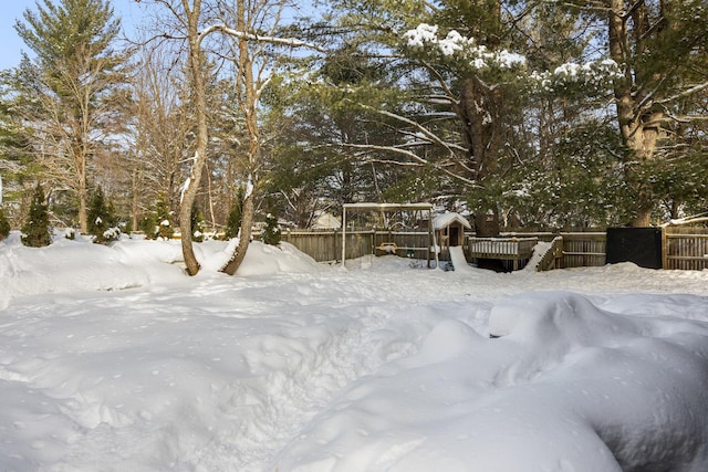 view of yard layered in snow