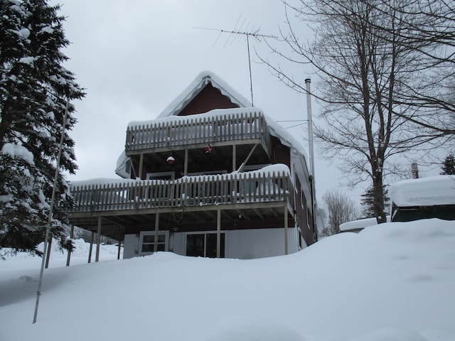 view of front facade with a deck