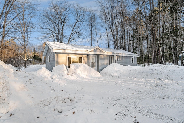 view of front of property