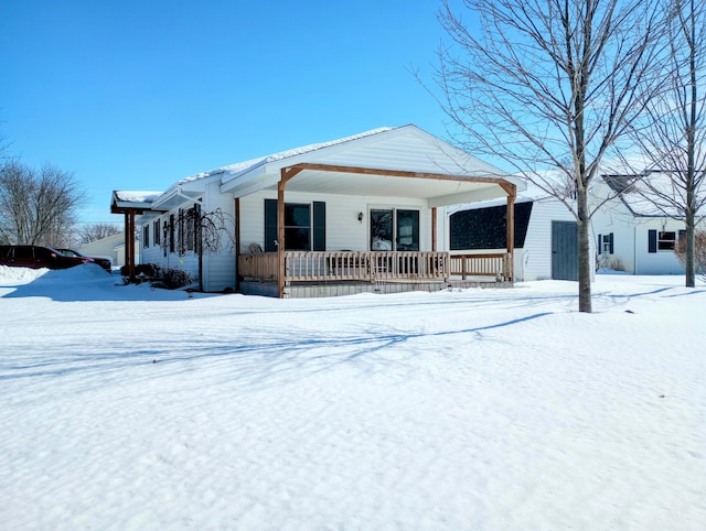 view of front of property featuring a porch