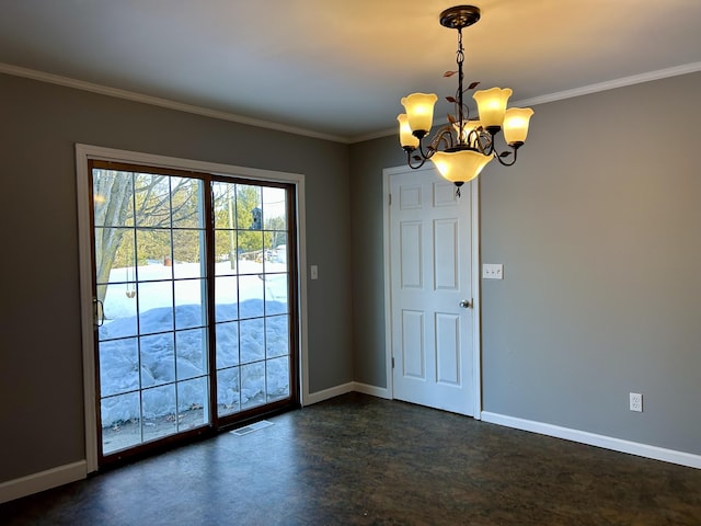 empty room featuring an inviting chandelier, visible vents, baseboards, and ornamental molding