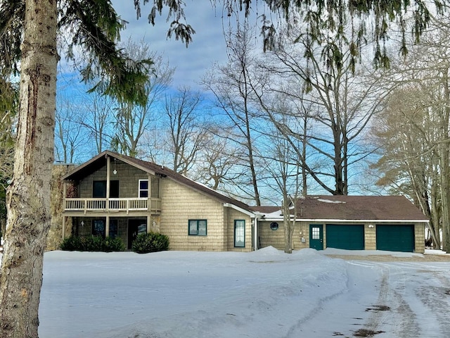 view of front facade featuring a garage and a balcony