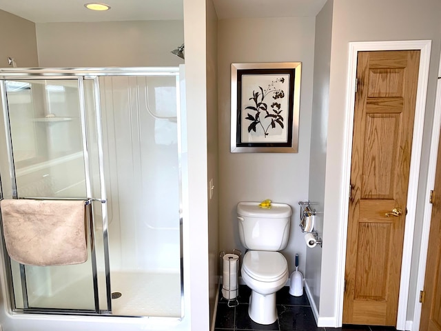 full bath featuring baseboards, a shower stall, and toilet