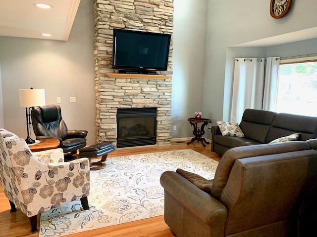 living room with baseboards, a fireplace, wood finished floors, and recessed lighting