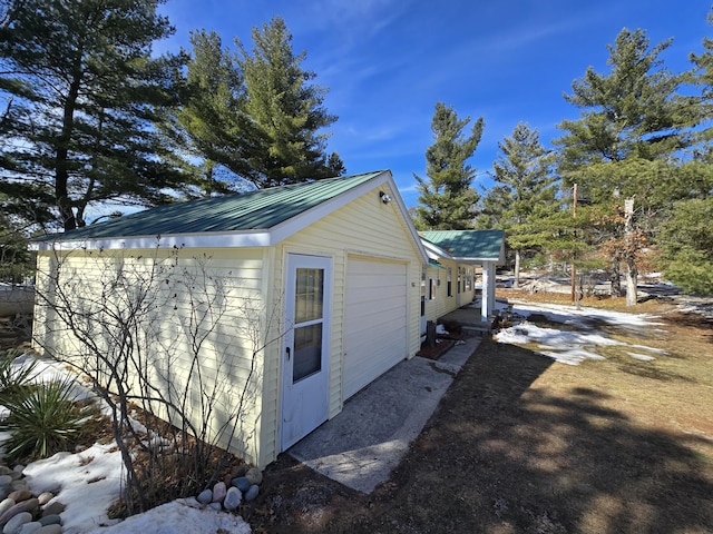 view of outbuilding