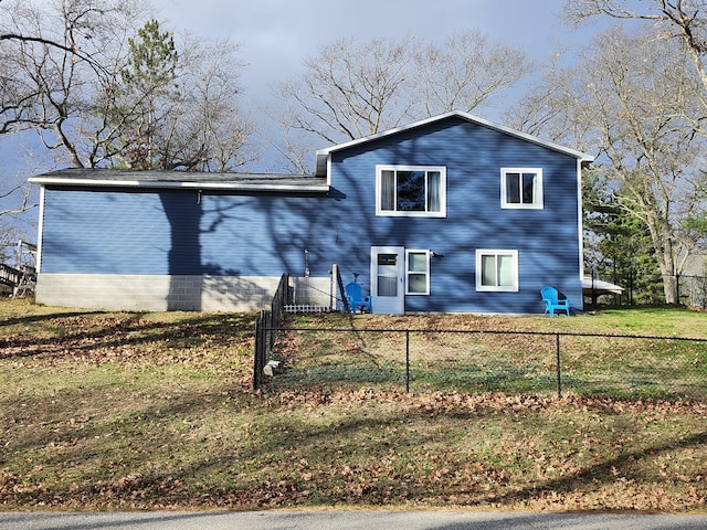 tri-level home featuring a front lawn and fence private yard