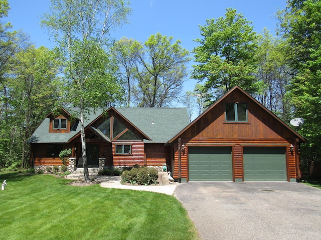 log-style house featuring a front lawn