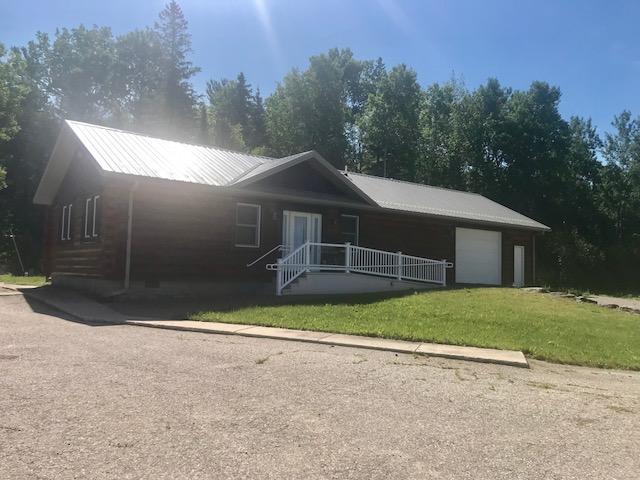 view of front of property with a front yard