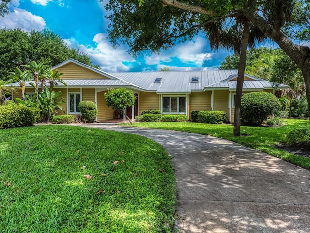 ranch-style home with a front lawn