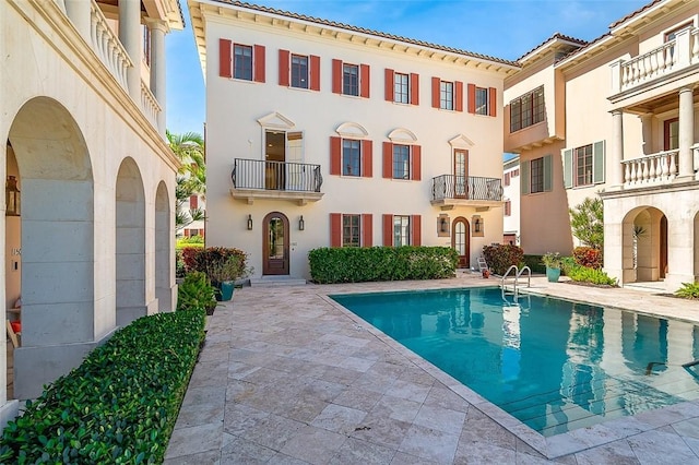 1507 Ocean Dr Unit 5, Vero Beach, FL 32963 - view of swimming pool