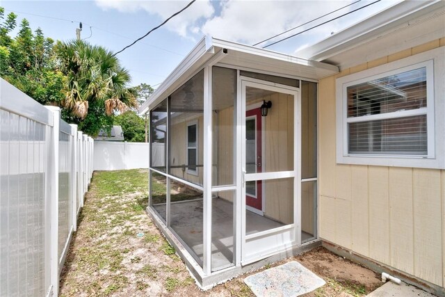 2225 86th Dr, Vero Beach, FL 32966 - view of side of property featuring a sunroom and a fenced backyard