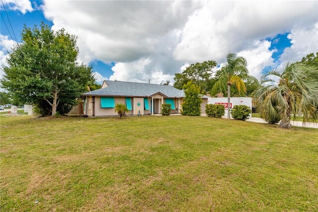 125 Capri Ave, Sebastian, FL 32958 - view of front of home with driveway