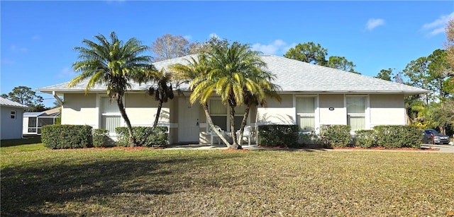 view of front of home featuring a front yard