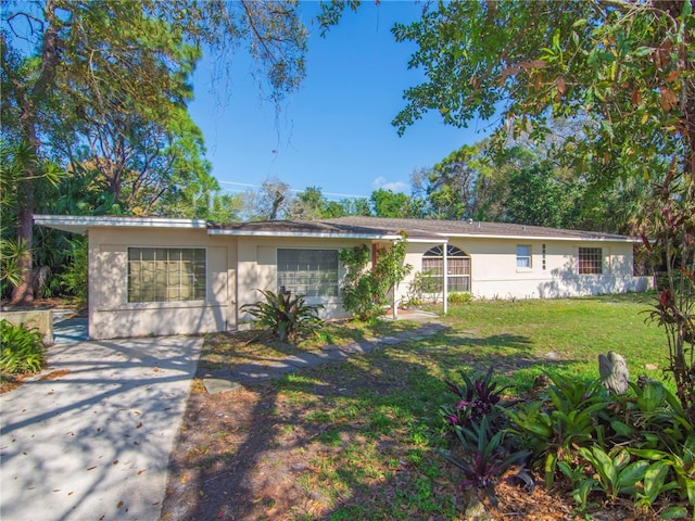 ranch-style house featuring a front lawn