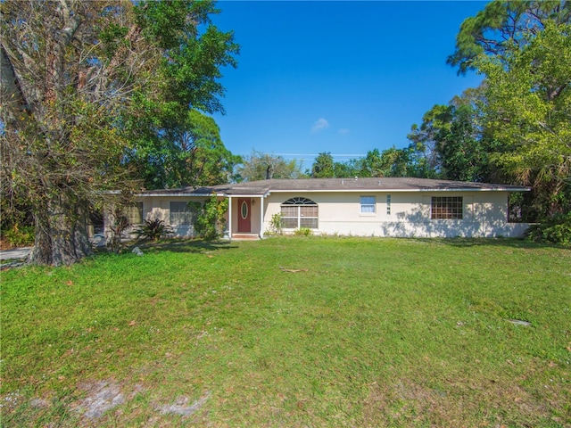 single story home with a front lawn