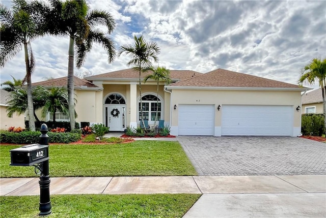 view of front facade featuring a garage and a front lawn