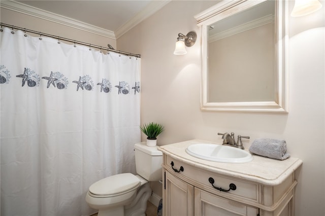 full bathroom featuring crown molding, toilet, a shower with shower curtain, and vanity