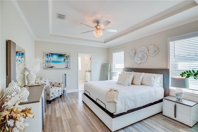 dining area featuring light hardwood / wood-style floors, ceiling fan with notable chandelier, and ornamental molding