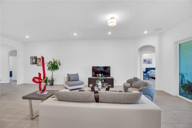 102 52nd Sq, Vero Beach, FL 32967 - living area with visible vents, recessed lighting, and arched walkways